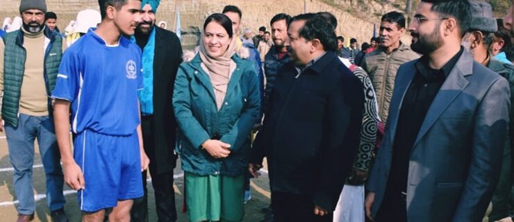 Dheeraj Gupta chairs Bal Sabha, monitors enrolment of beneficiaries under various schemes at Ichgam