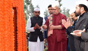 Lt Governor Shri Manoj Sinha during the unveiling ceremony of statue of Chhatrapati Shivaji at Kupwara.