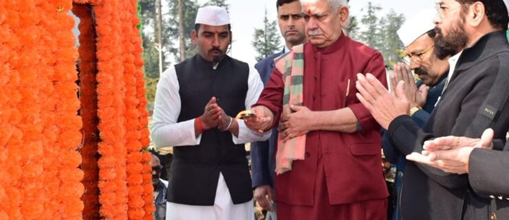 Lt Governor Shri Manoj Sinha during the unveiling ceremony of statue of Chhatrapati Shivaji at Kupwara.