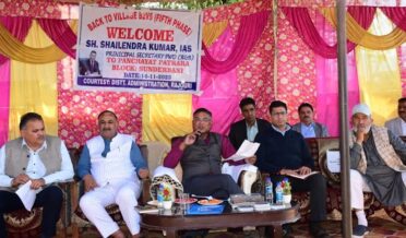 شیلندر کمار نے راجوری ضلع کے پترا را پنچایت میں ’ بیک ٹو وِلیج ‘ کے پانچویں مرحلے کے پروگرام کی سرگرمیوں میں حصہ لیا