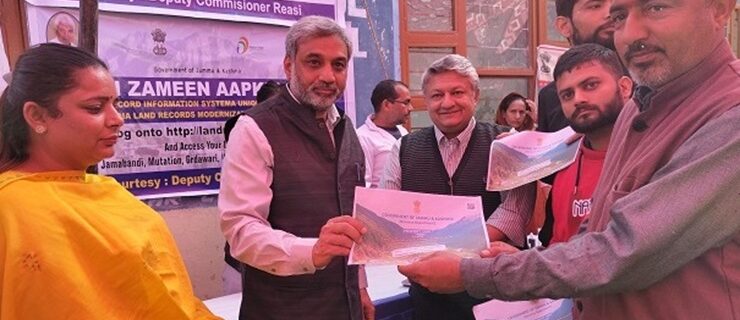 Shaleen Kabra visits Sool panchayat, assesses development works, public grievances-16-1