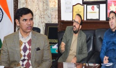 ڈل بستیوں کی ماحولیاتی ترقی:صوبائی کمشنر کشمیر نے منصوبوں کی تکمیل کا جائزہ لیا