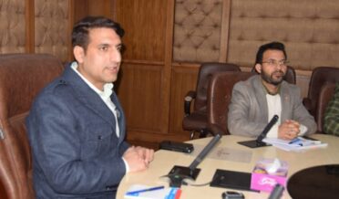 اعجاز اَسد نے پی ڈی اینڈ ایم ڈی اور اِکنامکس اینڈ سٹیٹسٹکس ڈیپارٹمنٹ کے کام کاج کا جائزہ لیا