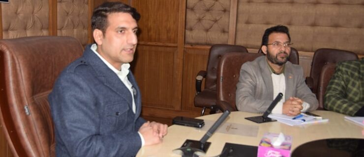 اعجاز اَسد نے پی ڈی اینڈ ایم ڈی اور اِکنامکس اینڈ سٹیٹسٹکس ڈیپارٹمنٹ کے کام کاج کا جائزہ لیا