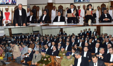 چیف جسٹس نے دو جج صاحبان کو ہائی کورٹ کے مستقل ججوں کے عہدے کا حلف دِلایا