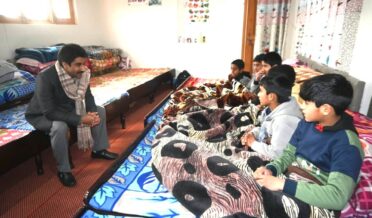 ضلع ترقیاتی کمشنر اننت ناگ نے ضلع میں چائلڈ کیئر اِداروں کا تفصیلی معائینہ کیا