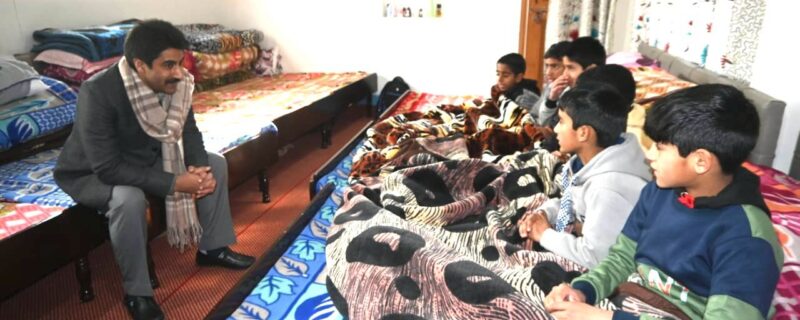 ضلع ترقیاتی کمشنر اننت ناگ نے ضلع میں چائلڈ کیئر اِداروں کا تفصیلی معائینہ کیا