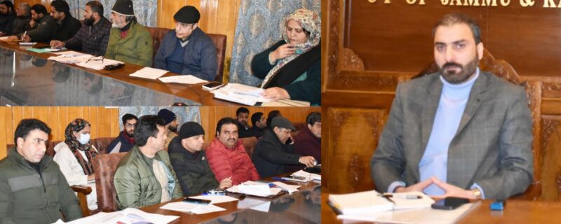 ضلع ترقیاتی کمشنر پلوامہ نے پبلک ایڈمنسٹریشن میں پی ایم ایوارڈز کی کامیابیوں کو آگے بڑھانے کیلئے پریپریٹری میٹنگ کی صدارت کی