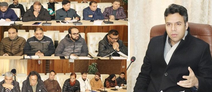 ضلع ترقیاتی کمشنر سری نگر نے سنو کلیئر نس پلان کو حتمی شکل دی اور موسم سرما کے چیلنجوں سے نمٹنے کیلئے اِنتظامیہ تیار