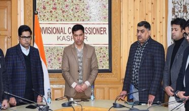 Div Com Kashmir pays tribute to Father of Nation & martyrs