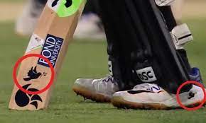 عثمان خواجہ فلسطینیوں سے یکجہتی کیلئے ڈٹ گئے، جوتوں اور بیٹ پر فاختہ کی تصویر آویزاں