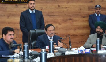 مشیر بھٹناگر نے ڈوڈہ کا دورہ کیا ، ضلع کے ترقیاتی منظر نامے کا جائیزہ لیا