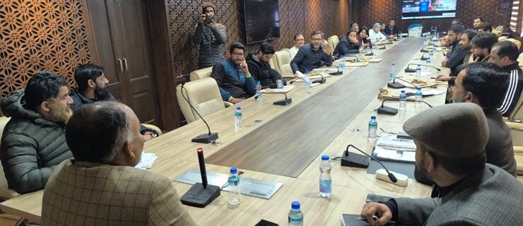 میڈیا کے نمائندوں کو سرینگر میں الیکشن سے متعلق امور پر بریفنگ دی