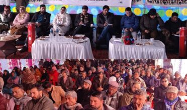 کمشنر سیکرٹری جی اے ڈی نے بٹوت میں عوامی شکایات ازالہ کیمپ کی صدارت کی