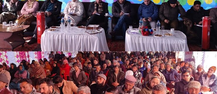 کمشنر سیکرٹری جی اے ڈی نے بٹوت میں عوامی شکایات ازالہ کیمپ کی صدارت کی