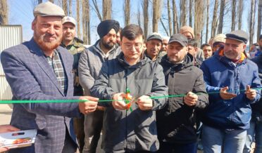 DC B'la holds Block Diwas at Chijhama Rafiabad