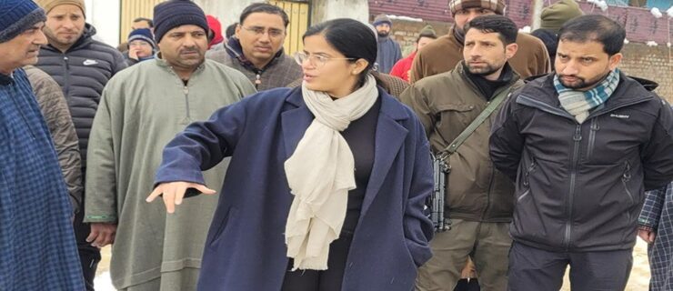 DC Kupwara inspects snow clearance work, availability of civic amenities