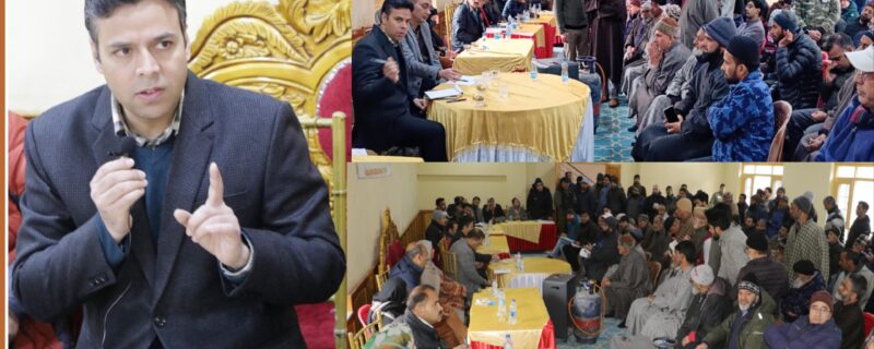 ضلع ترقیاتی کمشنر سری نگرنے شہر خاص کے کولی پورہ خانیار میں عوامی شکایات اَزالے کیمپ کا اِنعقاد کیا