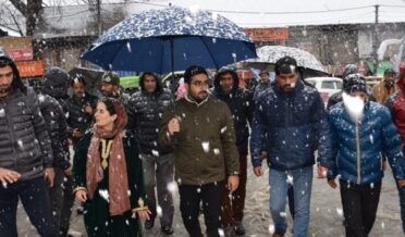 DC inspects snow clearance efforts in various parts of Budgam