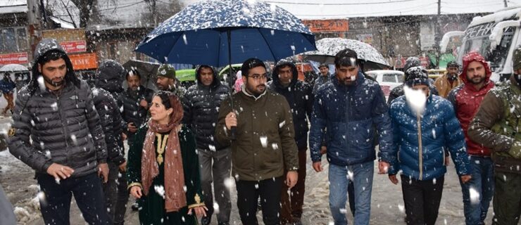 DC inspects snow clearance efforts in various parts of Budgam