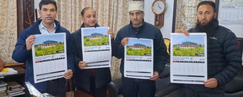 صوبائی کمشنر کشمیر نے محکمہ سیریکلچر کے وال کیلنڈر 2024 ء کی رسم رونمائی کی