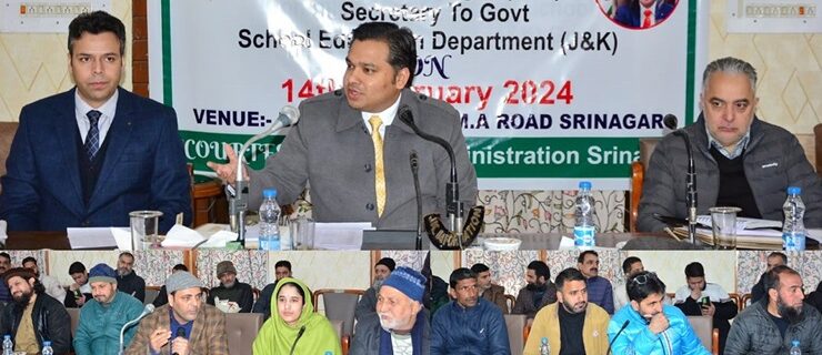 Dr Singla holds Public Darbar at Banquet Hall, Srinagar