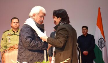 Lt Governor Sh Manoj Sinha interacted with the delegation of OBCs at Srinagar