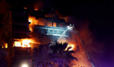 اسپین: رہائشی عمارت میں آتشزدگی، 4 افراد ہلاک، 15 لاپتا