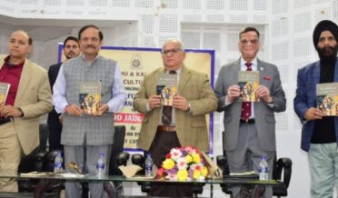 مشیر بھٹناگر نے جموں میں پرمود جین کی کتاب ’ لاک ڈاؤن اور دیگر نظمیں ‘ ریلیزکی