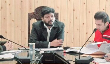 ضلع ترقیاتی کمشنر گاندربل نے ’ وَن ڈسٹرکٹ وَن پروڈکٹ ‘ اَقدام کو فروغ دینے کیلئے میٹنگ کی صدارت کی