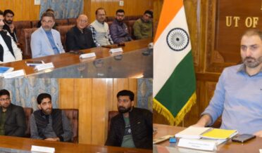 ڈسٹرکٹ الیکشن آفیسر پلوامہ نے سیاسی جماعتوں کے نمائندوں کے ساتھ میٹنگ کی صدارت کی