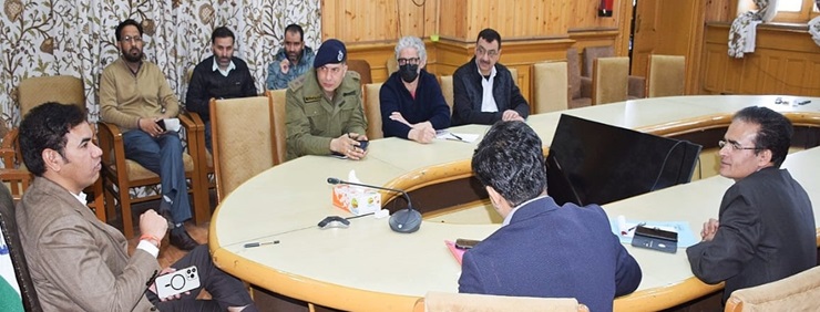 صوبائی کمشنر کشمیر نے باغِ گلِ لالہ کے اِنتظامات کاجائزہ لیا