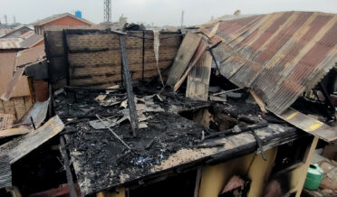 جموں و کشمیر کے سری نگر میں زبردست آگ لگنے سے 4 مکانات کو نقصان پہنچا