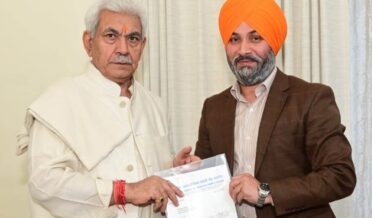 Lt Governor Shri Manoj Sinha meeting S. Ajit Singh, Chairman, Sikh Coordination Committee Jammu Kashmir