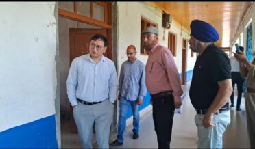 ضلع ترقیاتی کمشنر بارہمولہ نے جے کے ایس ایس بی سپر وائزر اِمتحانی مراکز کا تفصیلی معائینہ کیا