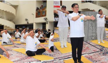 جسٹس سنجیو کھنہ نے سری نگر ہائی کورٹ میں دسویں بین الاقوامی یوگا ڈے کا اِفتتاح کیا