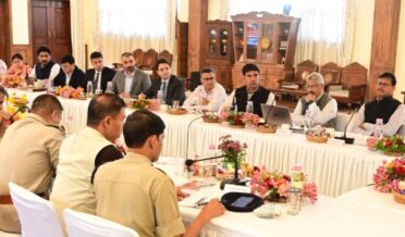 Lt Governor Sh Manoj Sinha chaired review meeting on security situation & progress of various development projects with DCs, SSPs of Kashmir Division (2)