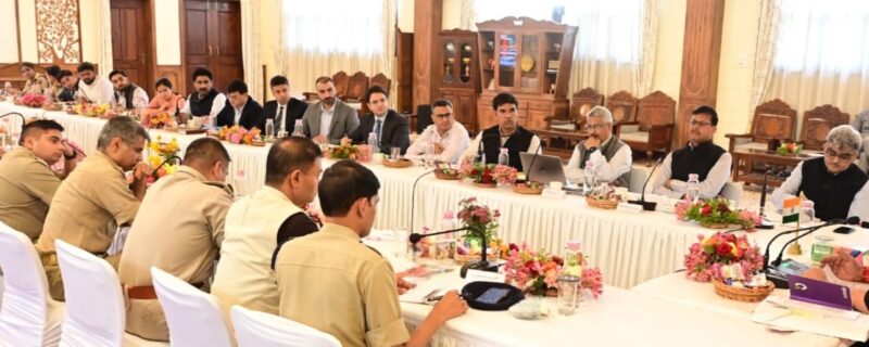 Lt Governor Sh Manoj Sinha chaired review meeting on security situation & progress of various development projects with DCs, SSPs of Kashmir Division (2)