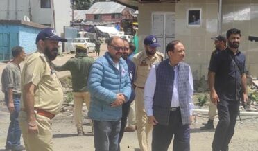 Advisor Bhatnagar visits Chandanwari Base camp