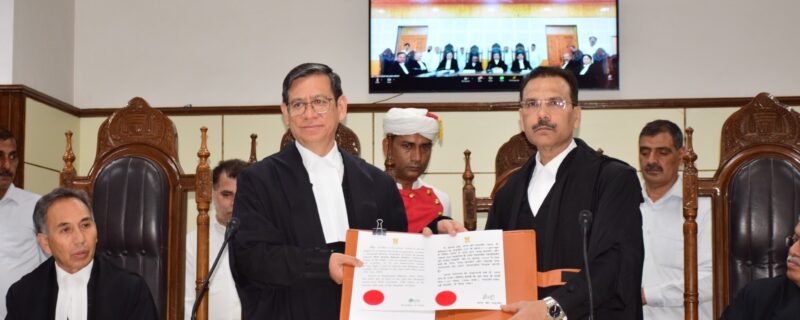 چیف جسٹس نے جسٹس راجیش سیکھری کو ایڈیشنل جج ہائی کورٹ کے عہدے کا حلف دِلایا