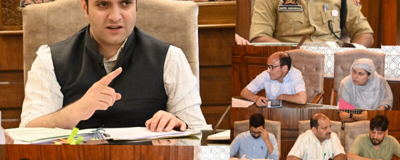 ضلع ترقیاتی کمشنر کولگام نے ڈِسٹرکٹ روڈ سیفٹی کمیٹی میٹنگ کی صدارت کی