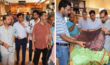 Dr Kabir Dar inspects J&K State Handloom Development Corporation Ltd -27