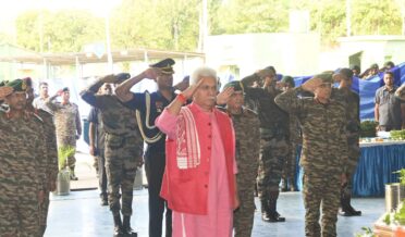 ڈوڈہ جنگلات میں فوجیوں اور پولیس اہلکار کی ہلاکت پر غمزدہ ، سوگوار خاندانوں سے تعزیت