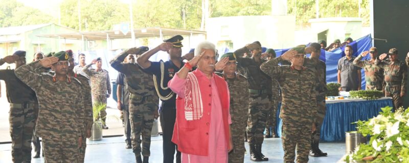 ڈوڈہ جنگلات میں فوجیوں اور پولیس اہلکار کی ہلاکت پر غمزدہ ، سوگوار خاندانوں سے تعزیت