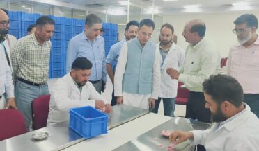Union MoS visits India International Kashmir Saffron Trade Centre, Pampore-11