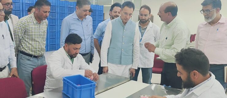 Union MoS visits India International Kashmir Saffron Trade Centre, Pampore-11