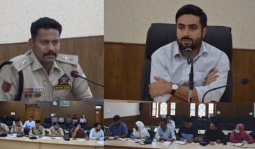 ڈِسٹرکٹ الیکشن آفیسر بڈگام نے اِنتخابات کے پُر اَمن اِنعقاد کی تیاریوں کا جائزہ لیا