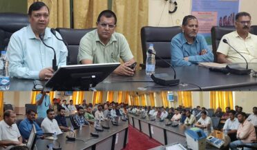 ایکس پنڈیچر اوبزرور رام بن نے ٹرینی پولنگ عملے سے بات چیت کی