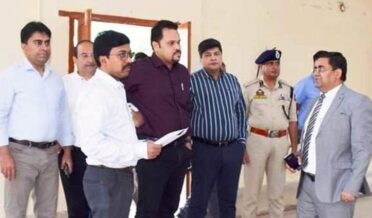 جنرل اور پولیس اوبزرورںنے ضلع کشتواڑ میں سٹرانگ روموں اور اِنتخابی سہولیات کا معائینہ کیا