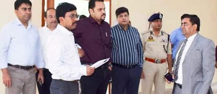 جنرل اور پولیس اوبزرورںنے ضلع کشتواڑ میں سٹرانگ روموں اور اِنتخابی سہولیات کا معائینہ کیا